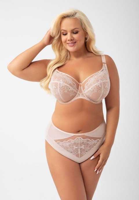 Modelka w biustonoszu Adore K930 Big beżowym – stylizacja z figami